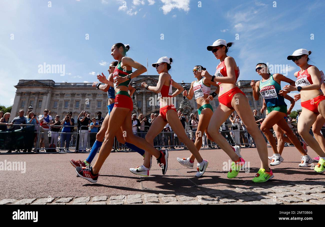 Athlete pass by Buckingham Palace during the women's 20-kilometer race ...