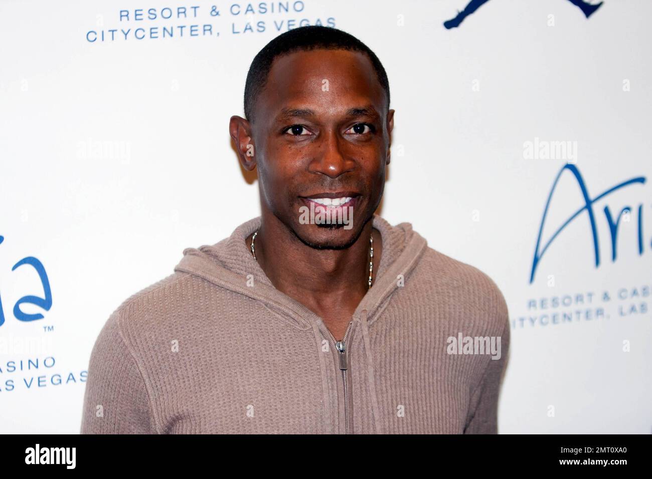 Former MLB All-Star Kenny Lofton bats during the Legends & Celebrity  News Photo - Getty Images