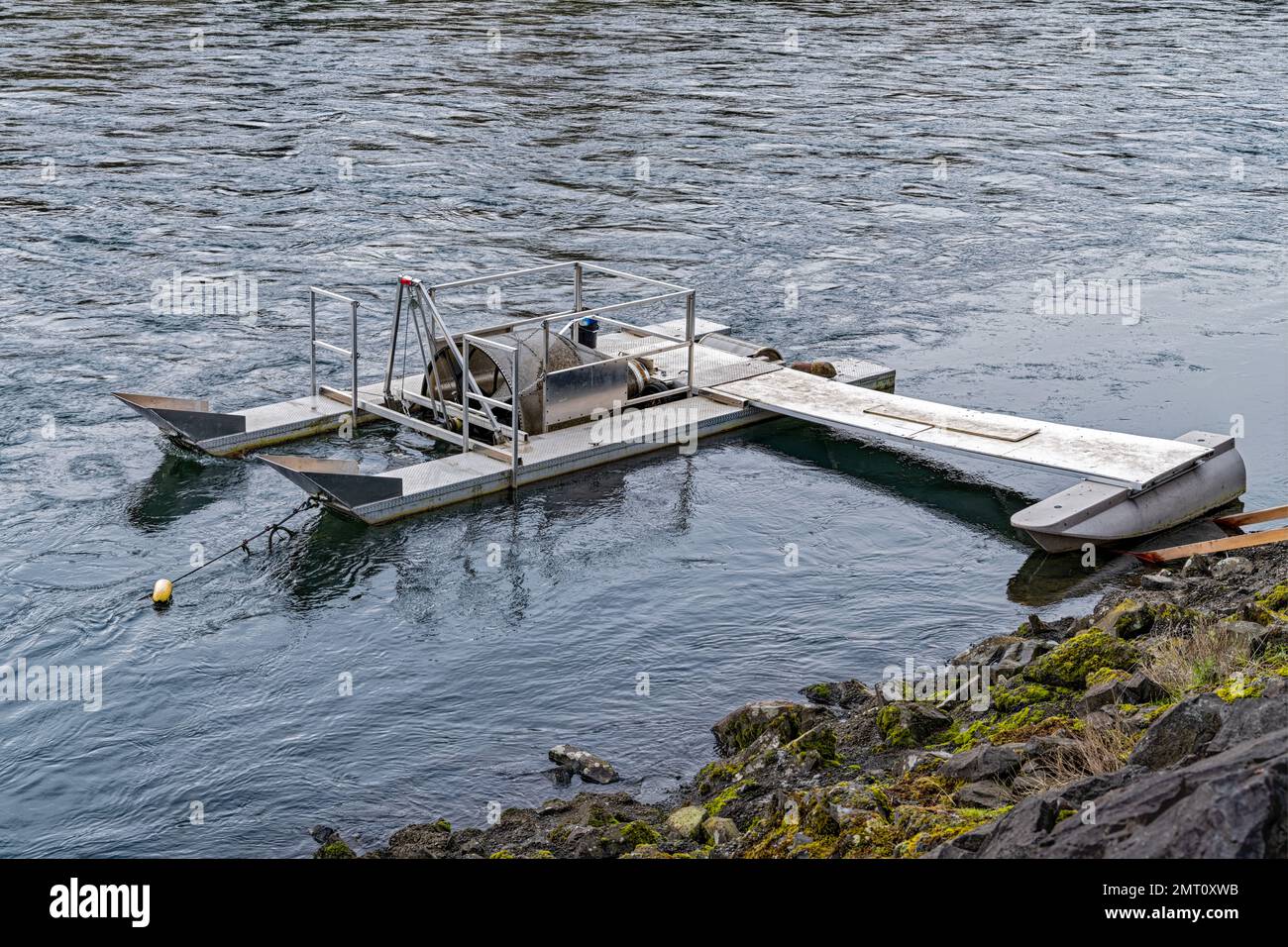 A rotary screw trap on the Middle Fork of the Willamette River near Dexter Dam in Oregon, USA