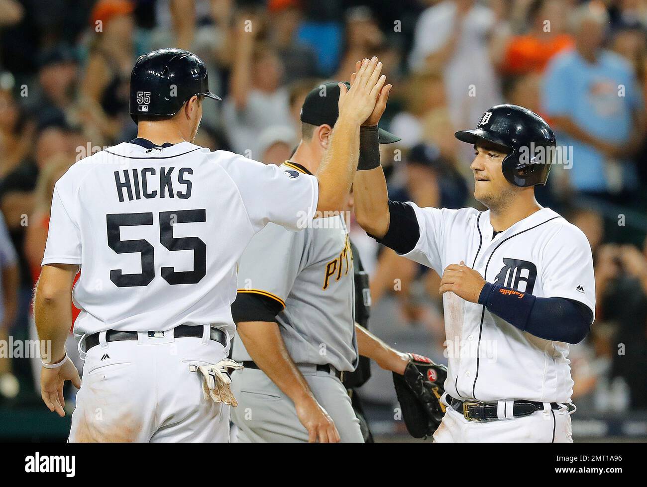 Iglesias, Kinsler lead Tigers over Astros