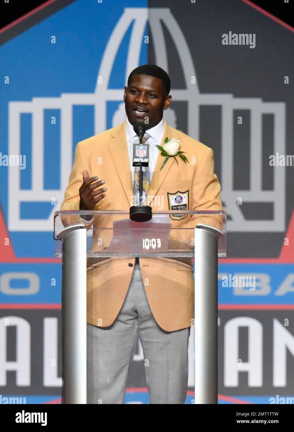 Former NFL running back LaDainian Tomlinson delivers his speech during an  induction ceremony at the Pro Football Hall of Fame Saturday, Aug. 5, 2017,  in Canton, Ohio. (AP Photo/David Richard Stock Photo 