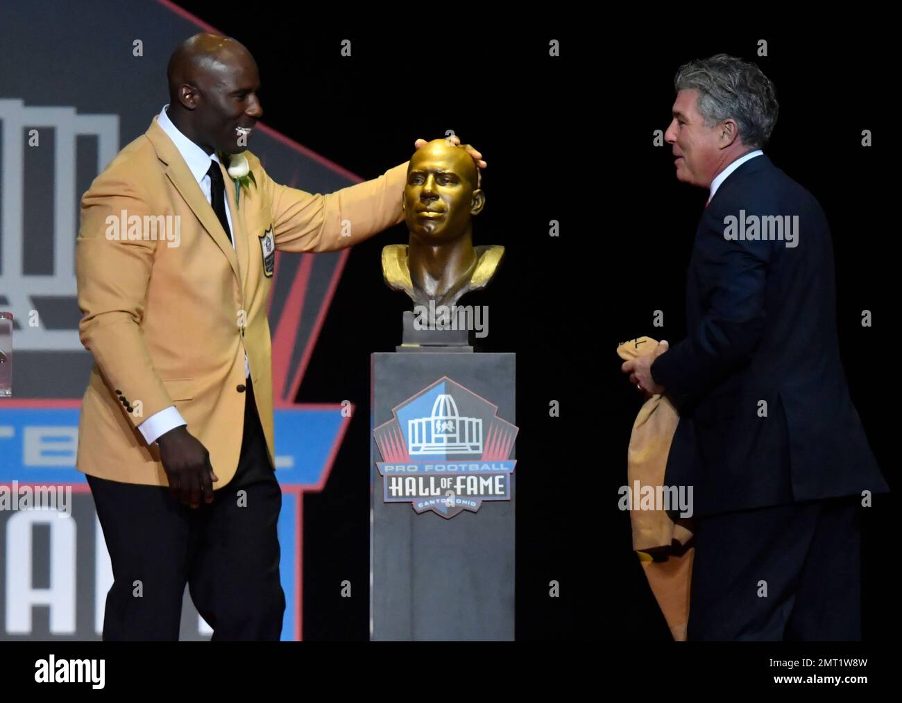 August 7th, 2021: Harold Carmichael during the Pro Football Hall of Fame  Enshrinement at Tom Benson Stadium in Canton, OH. Jason Pohuski/CSM Stock  Photo - Alamy