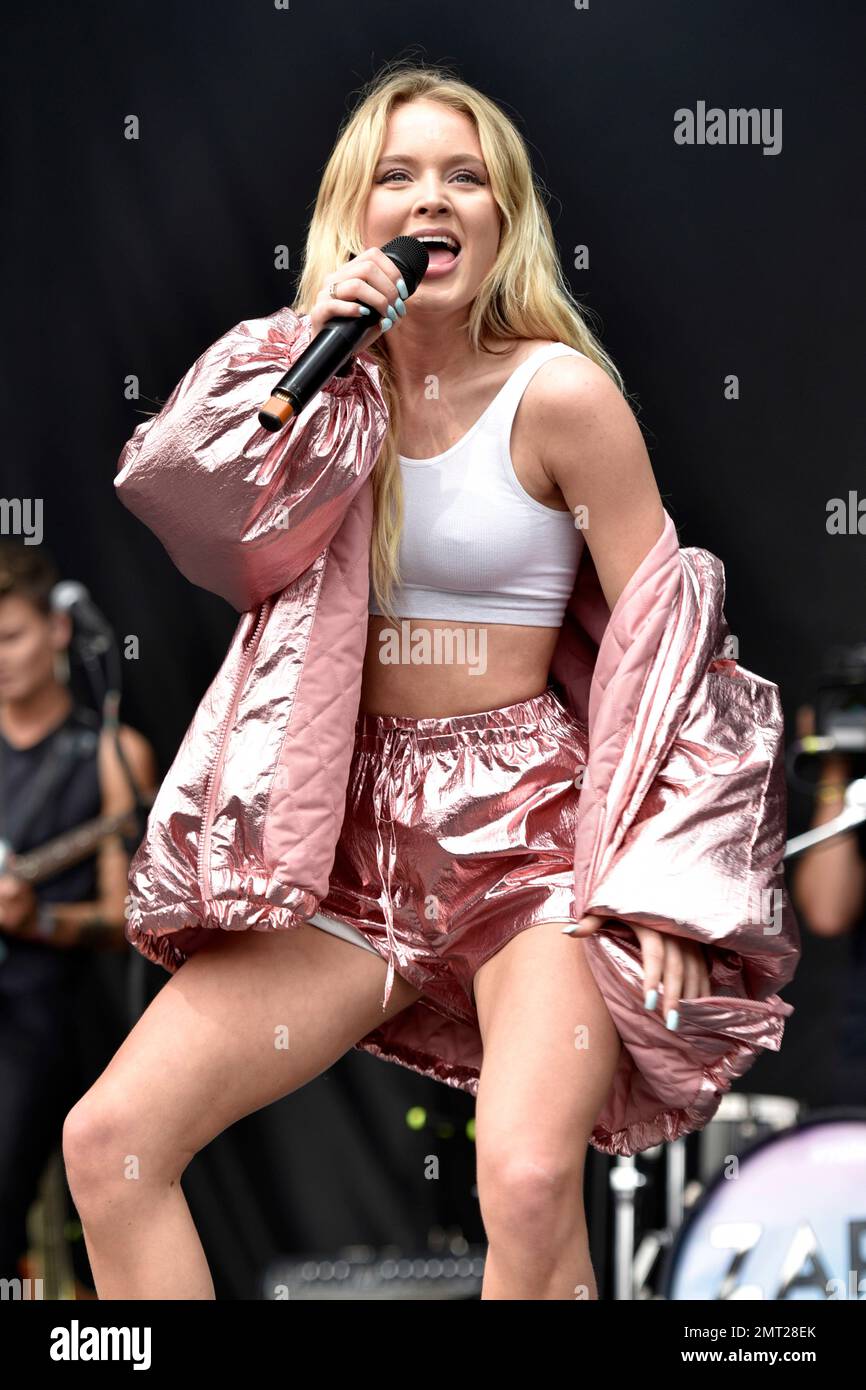 Zara Larsson performs on day three at Lollapalooza in Grant Park on  Saturday, Aug 5, 2017 in Chicago. (Photo by Rob Grabowski/Invision/AP Stock  Photo - Alamy