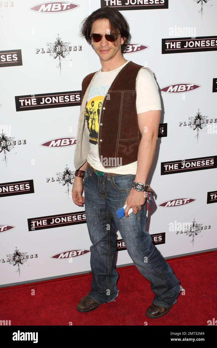 Clifton Collins Jr. arrives to the premiere of &ldquo;The Joneses&rdquo; at