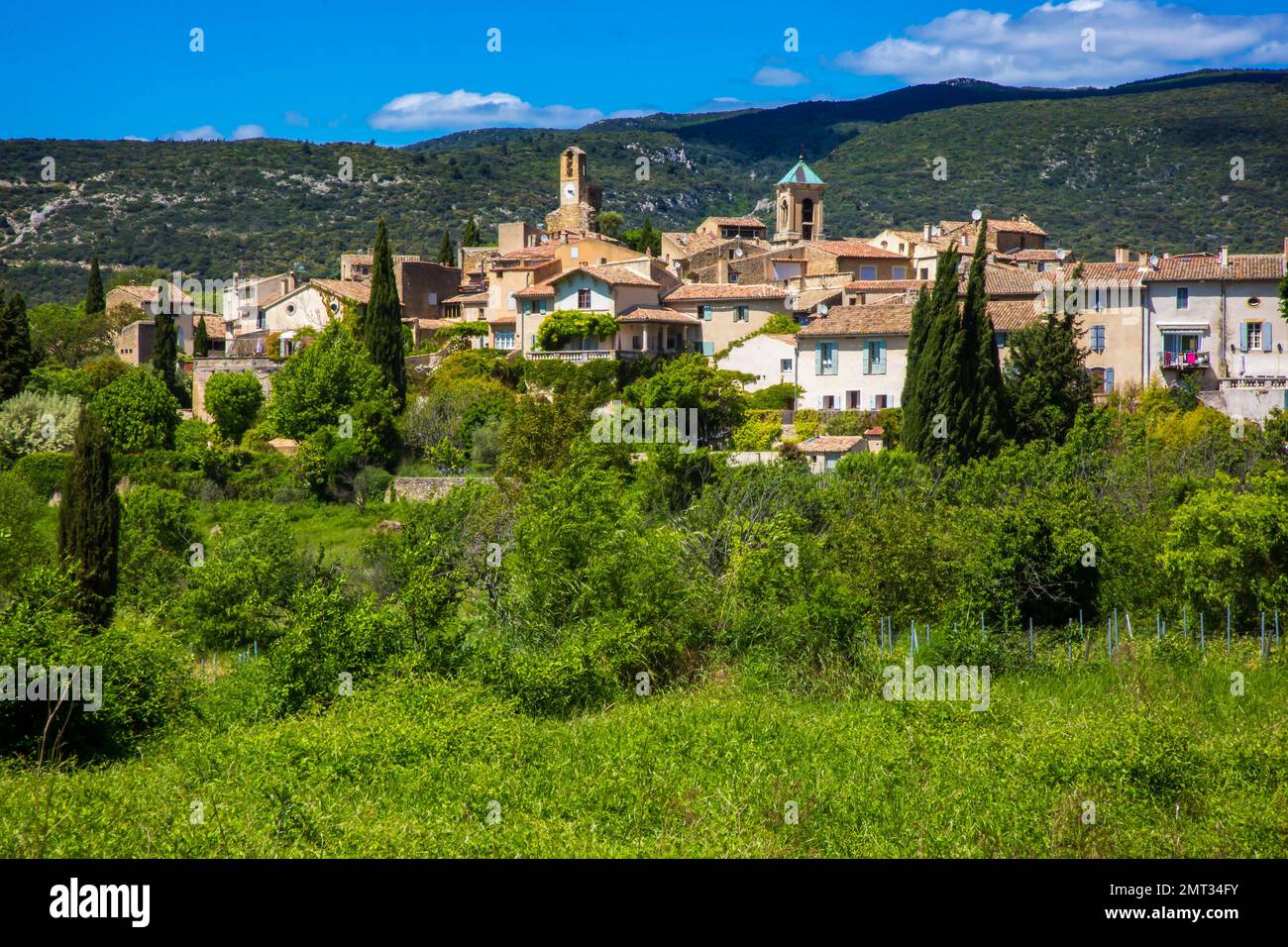 France. Provence. Vaucluse (84) Luberon regional natural park. Village of Lourmarin. labeled as one of the Most Beautiful Villages in France Stock Photo
