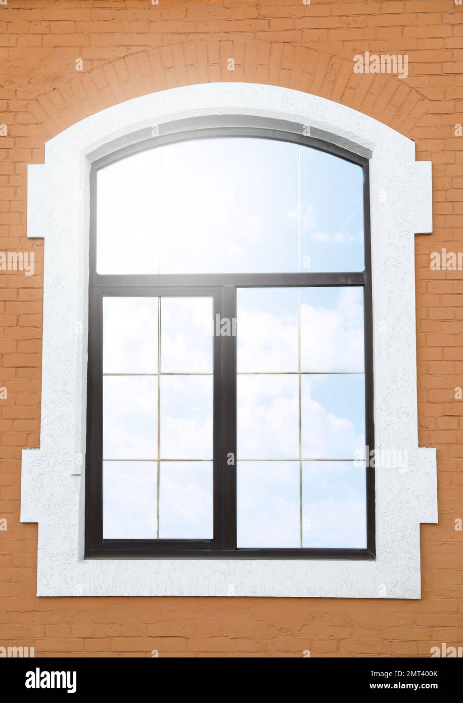 Modern arch hi-res stock photography and images - Alamy