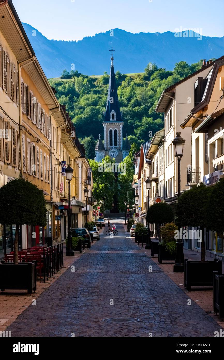 Shopping street Rue Gambetta in Albertville with outdoor restaurants and  the church Église Saint-Jean Baptiste at the end of the street Stock Photo  - Alamy