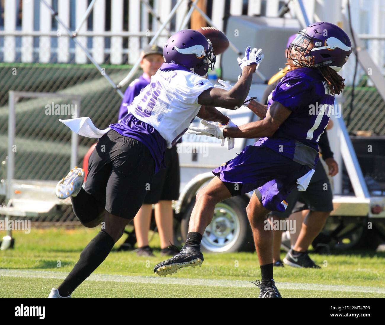 Minnesota Vikings wide receiver Darius Wright (17) catches a touchdown