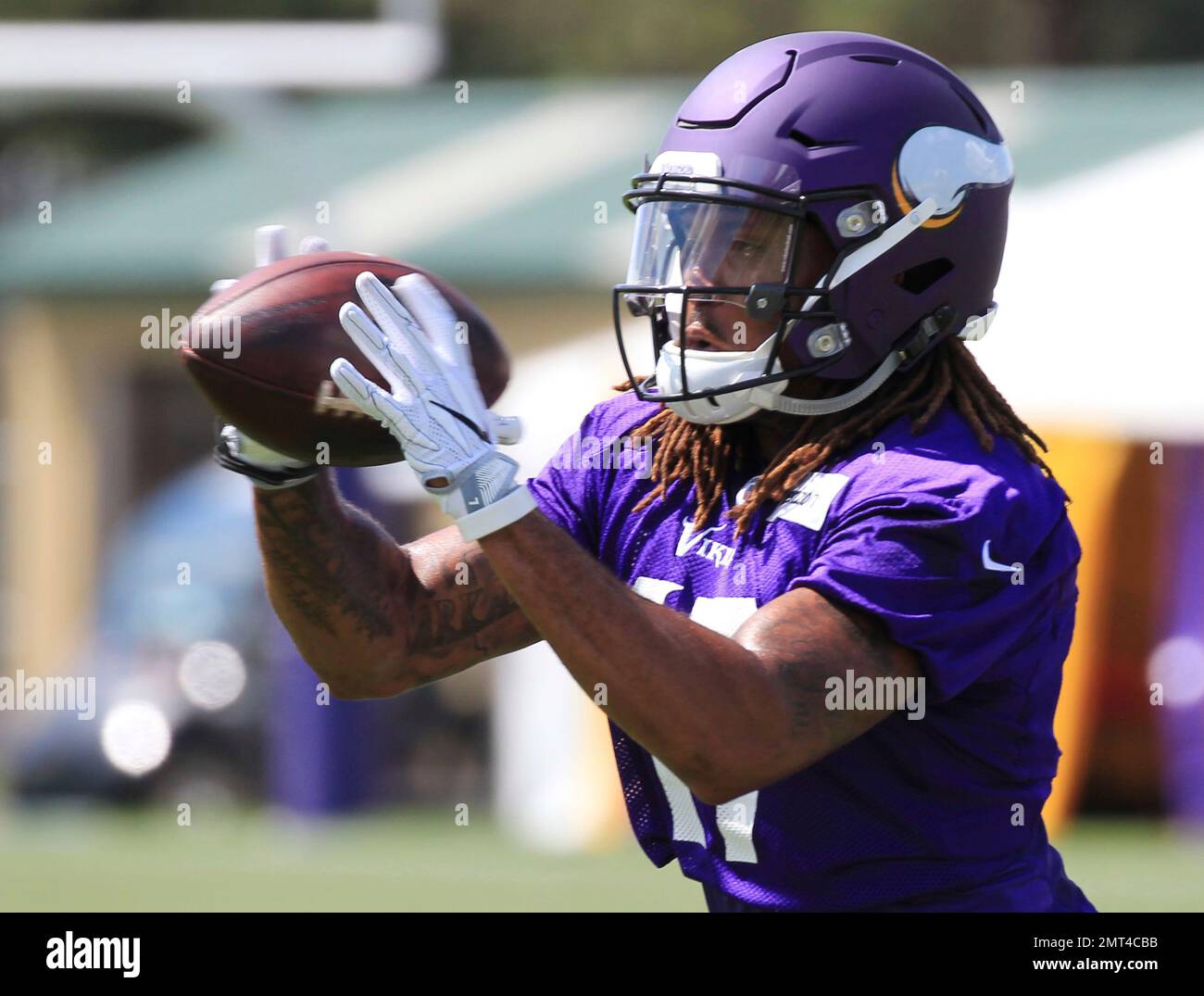 Minnesota Vikings wide receiver Darius Wright (17) makes a catch during NFL  football training camp Thursday, July 27, 2017, in Mankato, Minn. (AP  Photo/Andy Clayton-King Stock Photo - Alamy