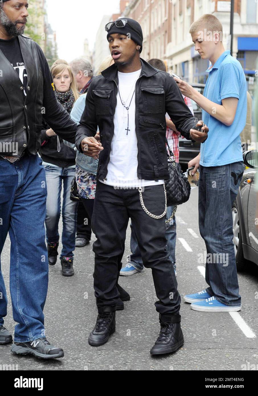 American pop and R&B artist Ne-Yo (Shaffer Smith) arrives at BBC Radio 1 with his bodyguard in tow for an interview at the studio.  The musician will soon be heading to Australia and Brazil for a number of summer concerts. London, UK. 07/08/10. Stock Photo