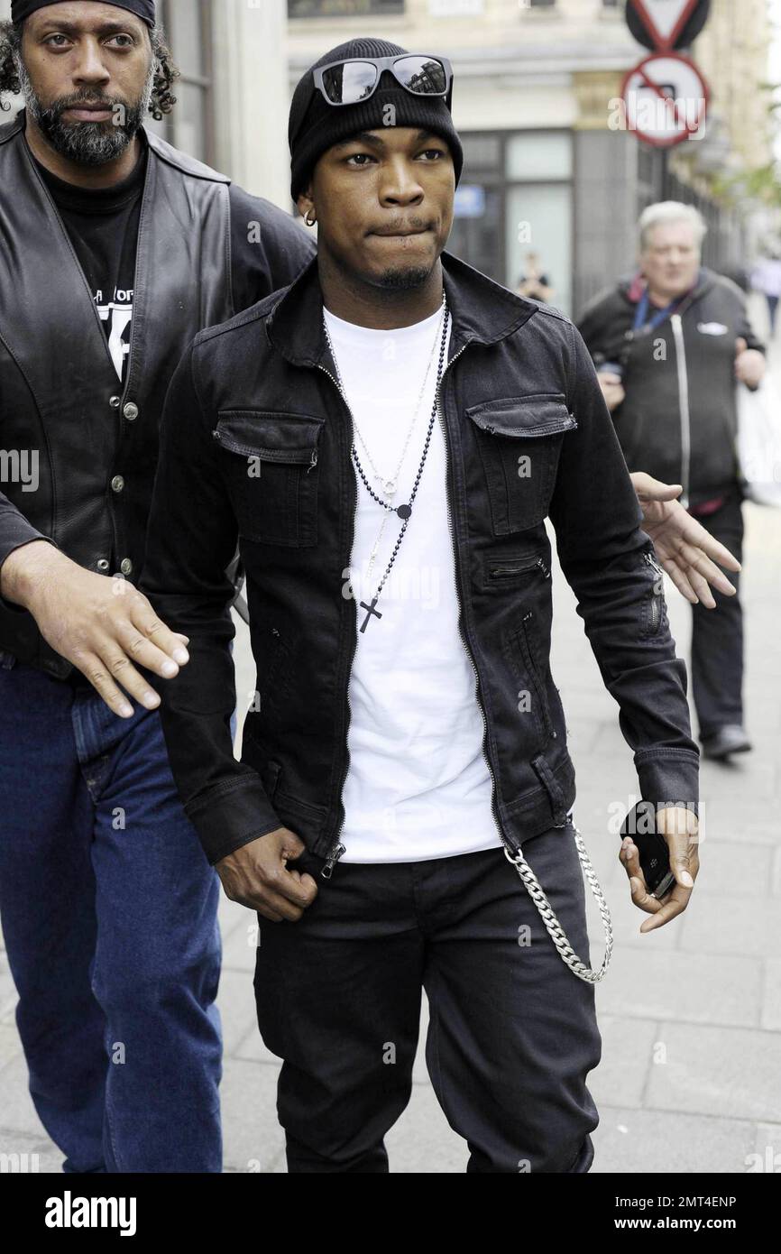 American pop and R&B artist Ne-Yo (Shaffer Smith) arrives at BBC Radio 1 with his bodyguard in tow for an interview at the studio.  The musician will soon be heading to Australia and Brazil for a number of summer concerts. London, UK. 07/08/10.   . Stock Photo