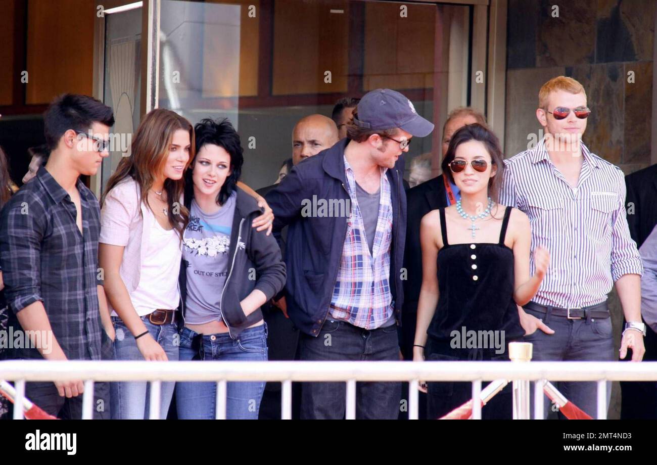 Taylor lautner and nikki reed hi-res stock photography and images - Alamy, image size:1300x920