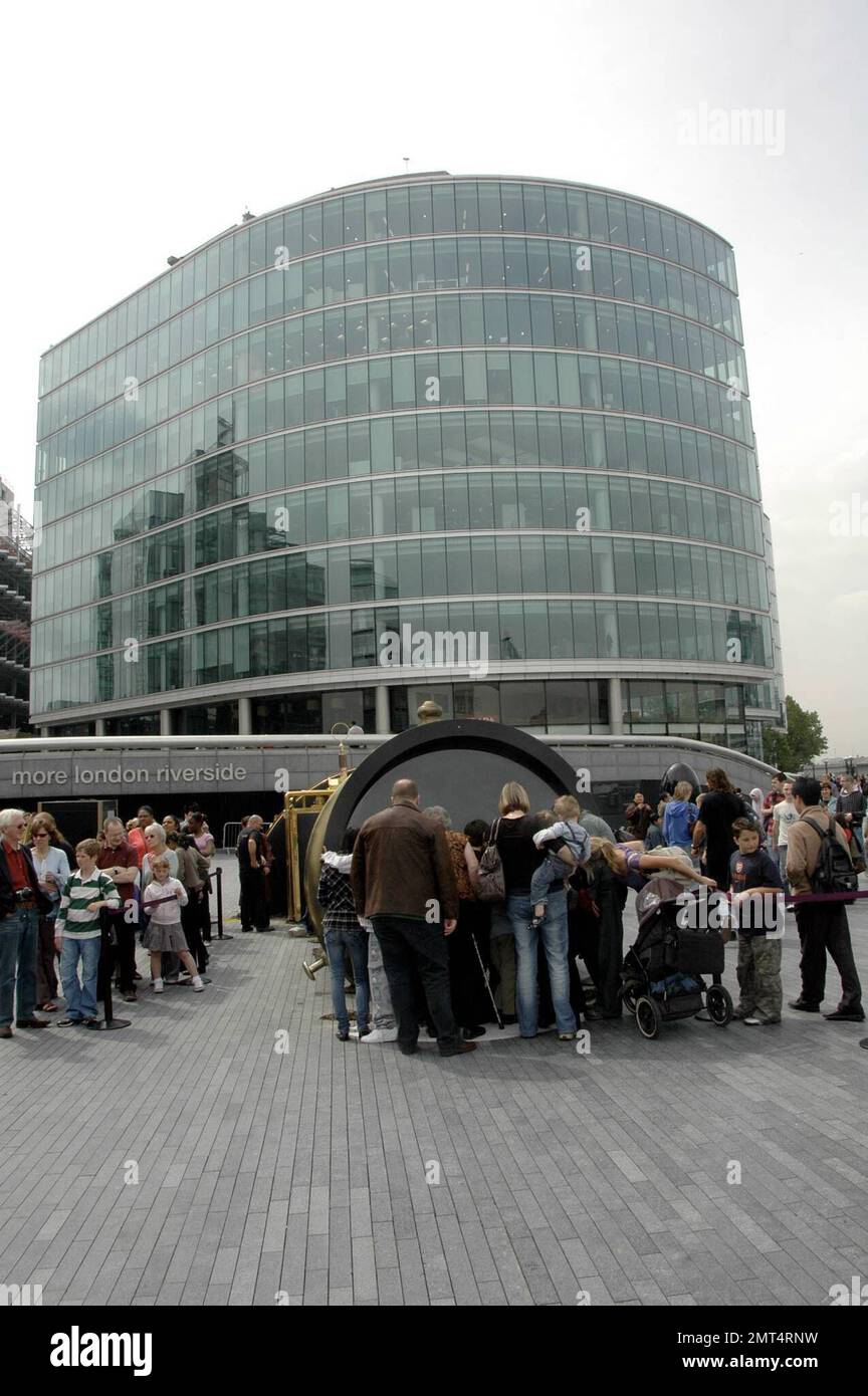 Hello, New York? London calling! A giant "electronic telescope" that