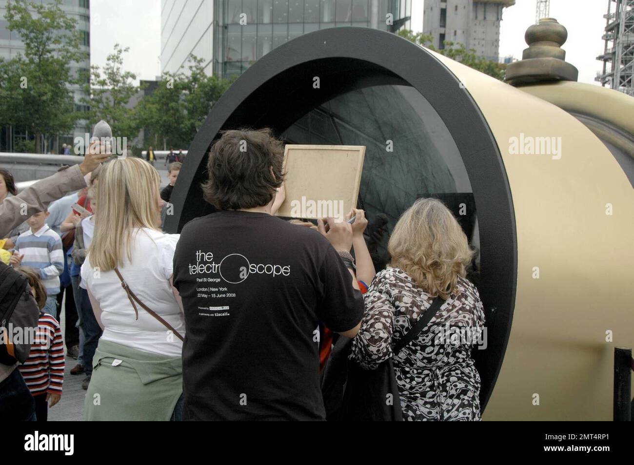 Hello, New York? London calling! A giant "electronic telescope" that