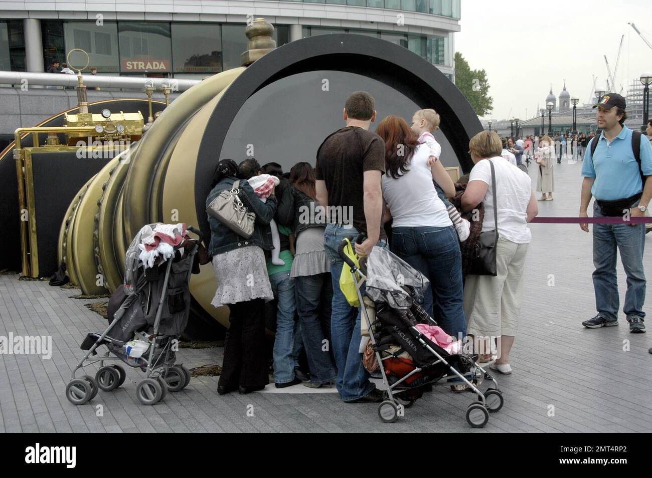 Hello, New York? London calling! A giant "electronic telescope" that