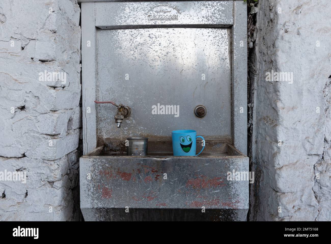 Children drinking water upper egypt hires stock photography and images Alamy