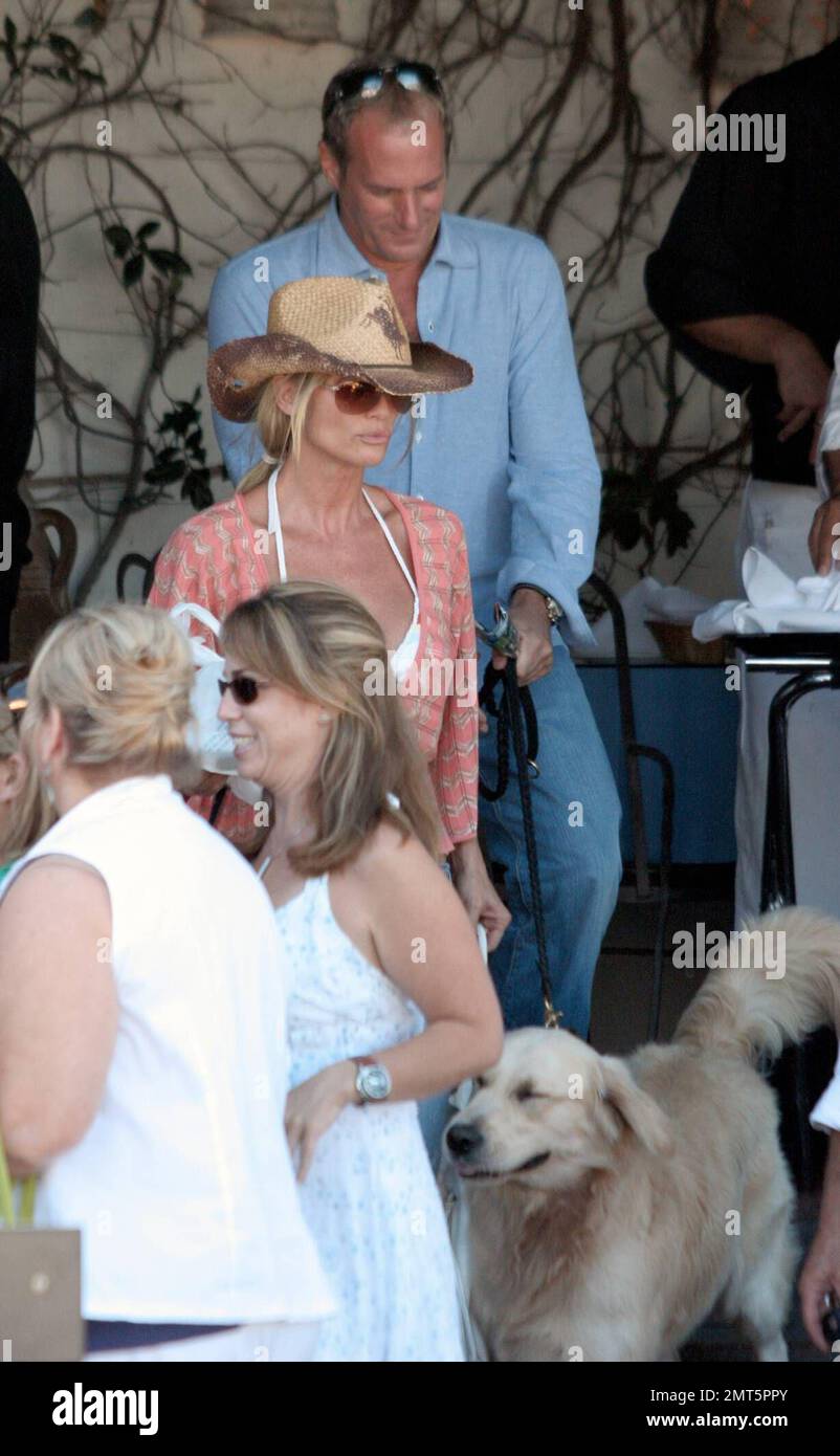Nicolette Sheridan and Michael Bolton lunch at Taverna Tony's in Malibu