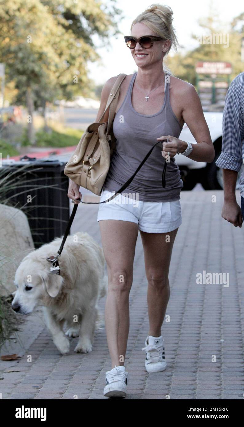 Geheim betalen draai Former 'Desperate Housewives' star Nicollette Sheridan was spotted walking  her dog in Malibu while wearing a grey see through top that showed off her  white bikini top and white shorts. According to