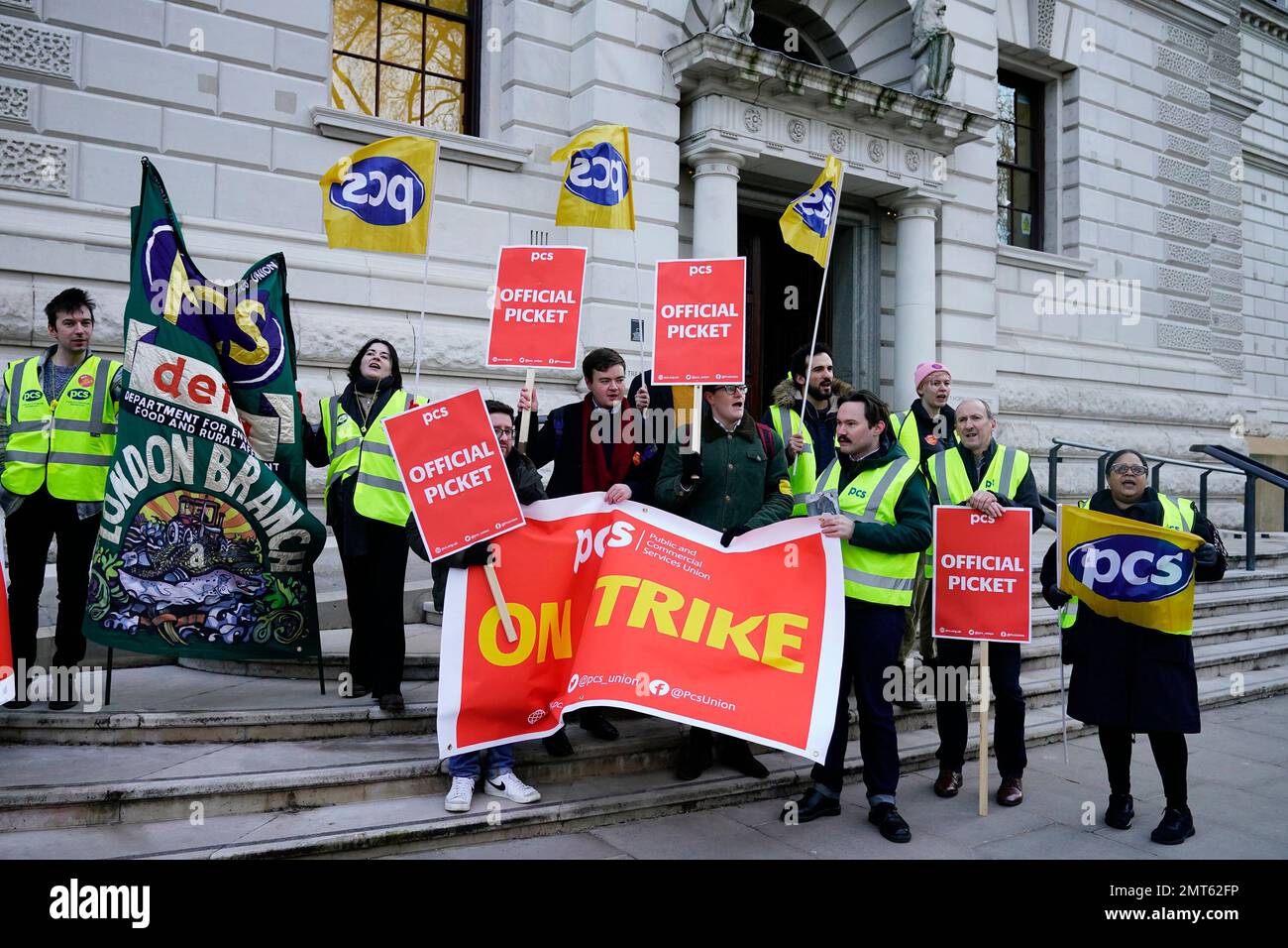 Members Public and Commercial Services (PCS) union of the on the picket