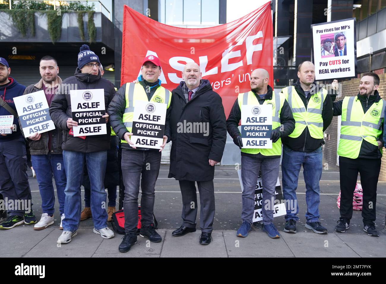 Aslef General Secretary Mick Whelan (centre), joins rail workers on the picket line outside London Euston rail station as members of the drivers' union Aslef take strike action in a dispute over pay. Picture date: Wednesday February 1, 2023. Stock Photo