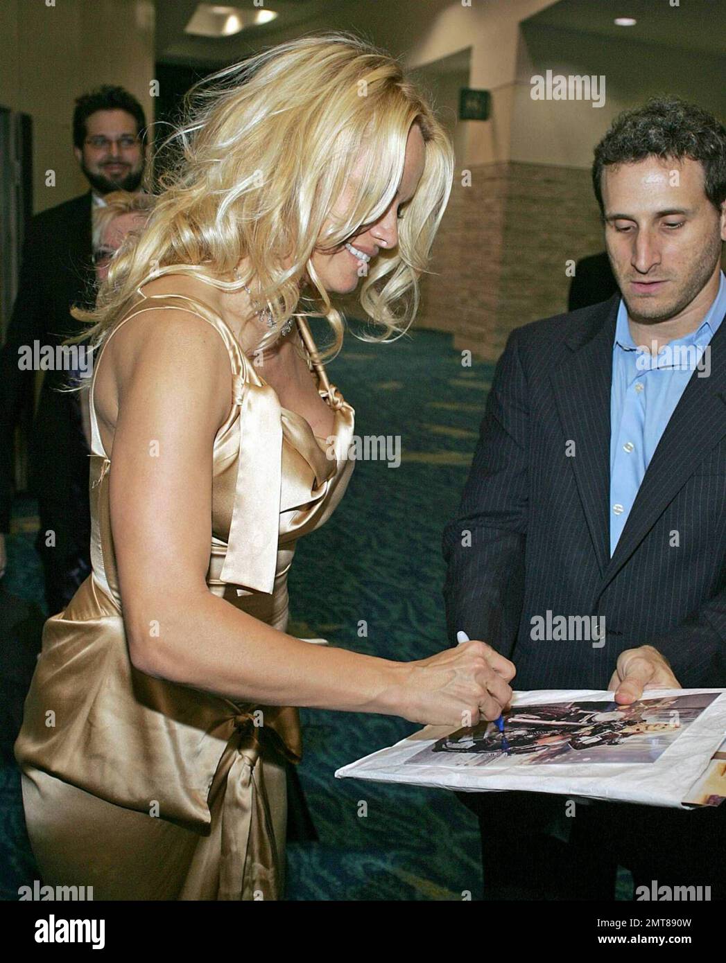 Asking for autograph hi-res stock photography and images - Alamy, image size:1047x1390