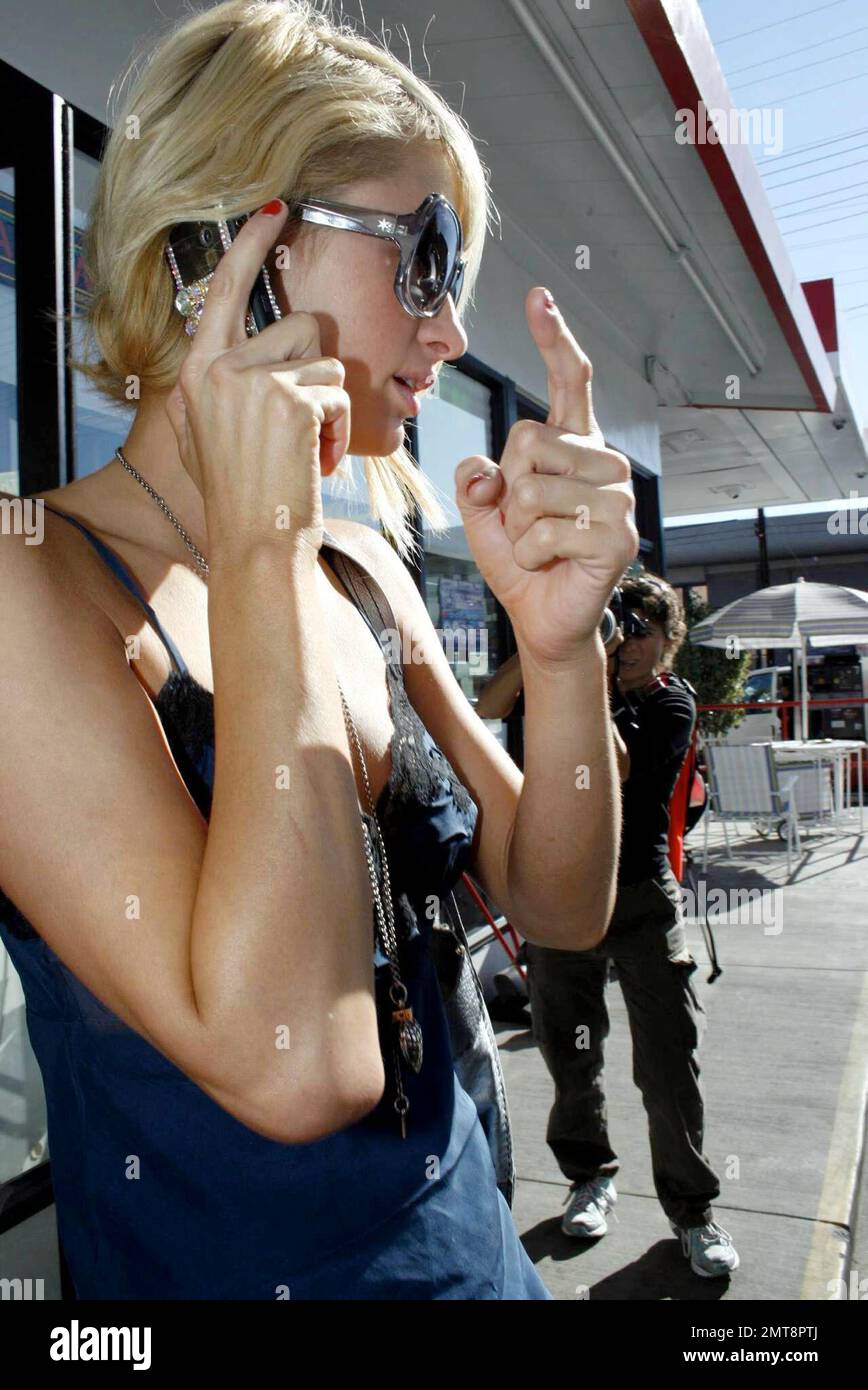 paris hilton smoking cigarette Paris Hilton stopped at a gas station on Robertson Blvd. this afternoon to  purchase cigarettes and gas up her Bentley. She then walked around the  corner to the shoe boutique Diavolina where