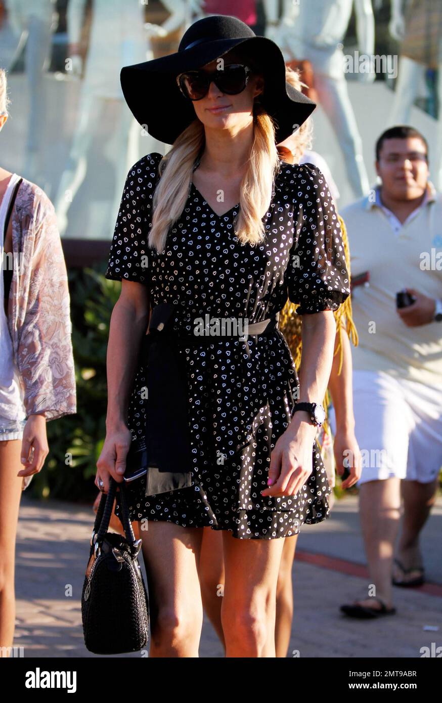 Paris Hilton Shopping in West Hollywood October 21, 2009 – Star Style