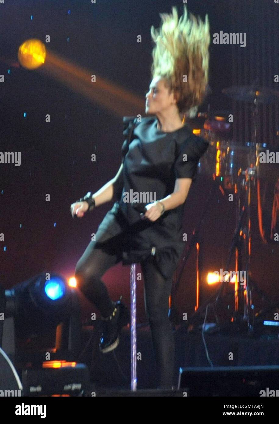 Pregnant Mexican pop star Paulina Rubio, 39, rocked it out live on