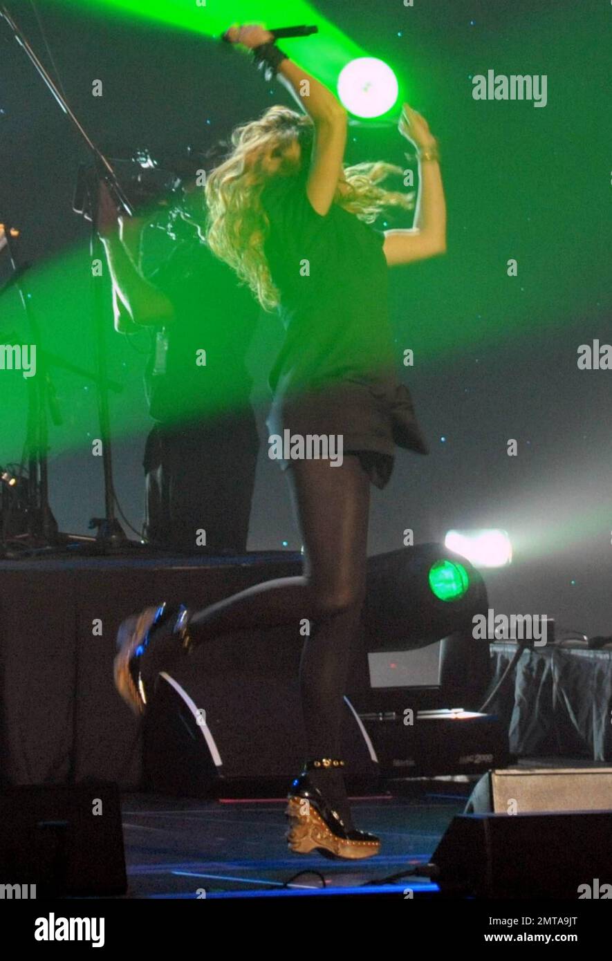 Pregnant Mexican pop star Paulina Rubio, 39, rocked it out live on