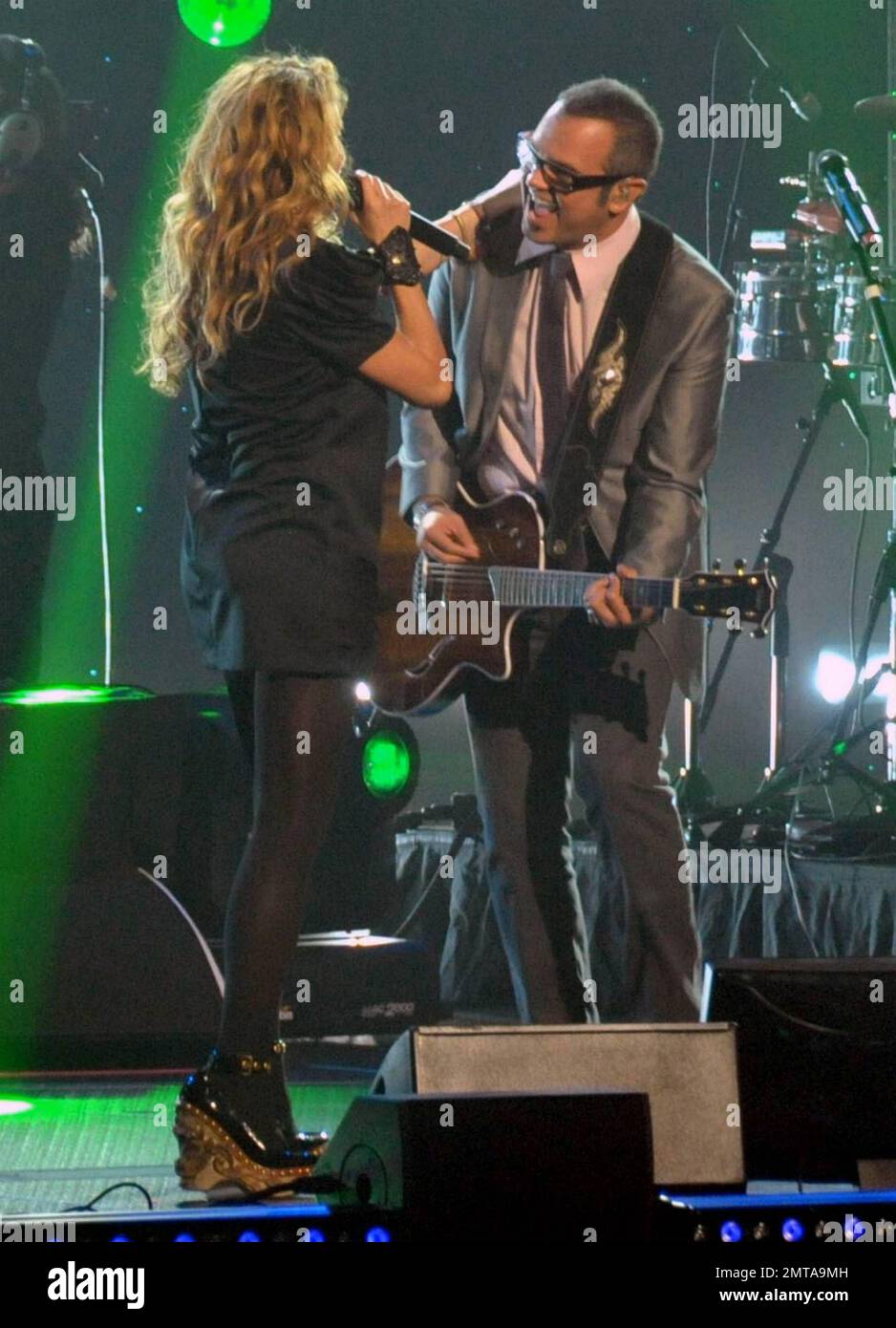 Pregnant Mexican pop star Paulina Rubio, 39, rocked it out live on