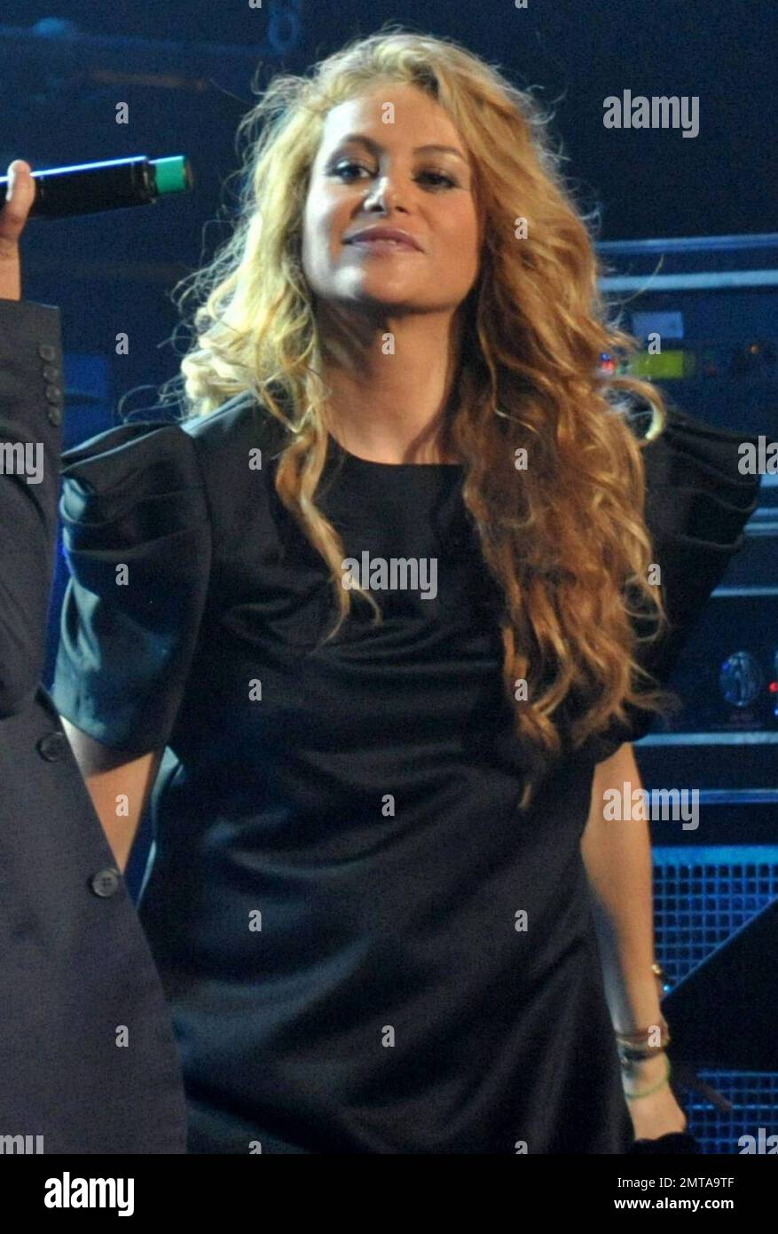 Pregnant Mexican pop star Paulina Rubio, 39, rocked it out live on