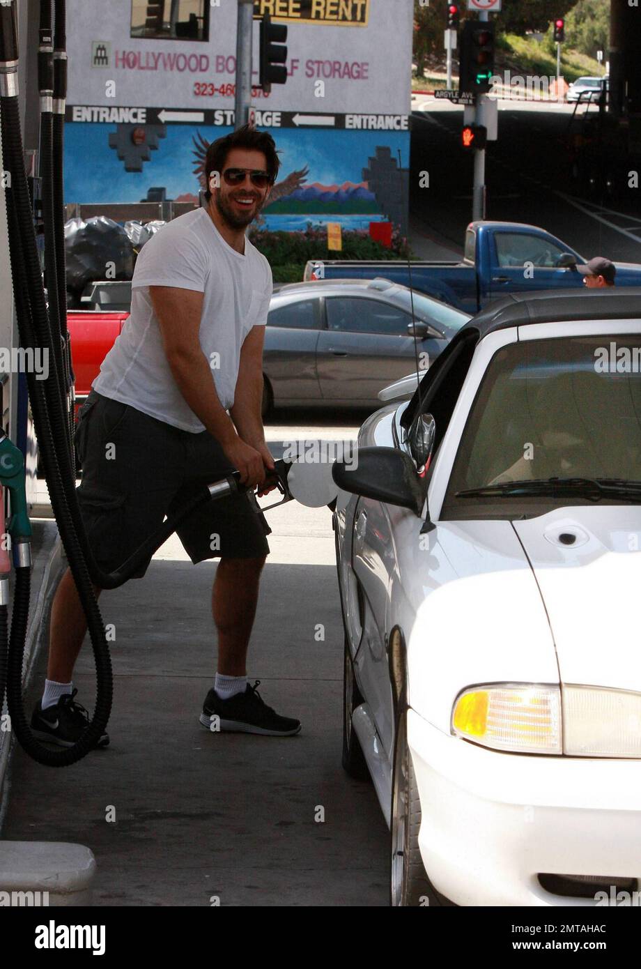EXCLUSIVE!! Eli Roth and girlfriend Peaches Geldof stop at a Hollywood ...