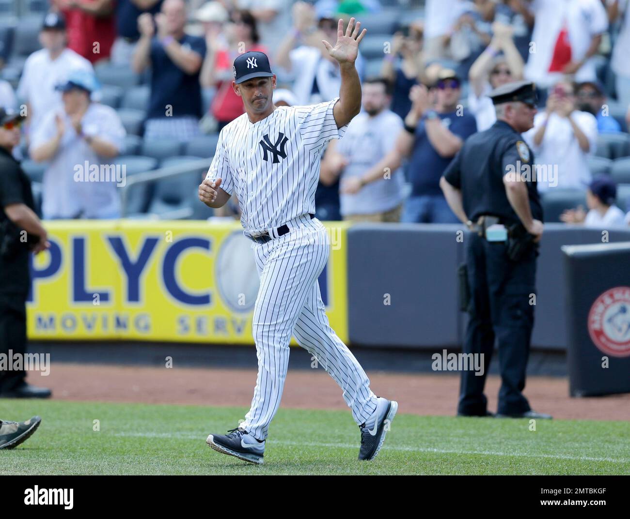 Jorge Posada makes debut at Yankees Old Timers' Day - ABC7 New York