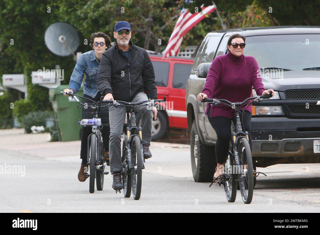 Pierce Brosnan, wife Keely Shaye Smith and son Dylan Brosnan out for a bike ride in Malibu. Los Angeles, CA. 19th January 2016. Stock Photo