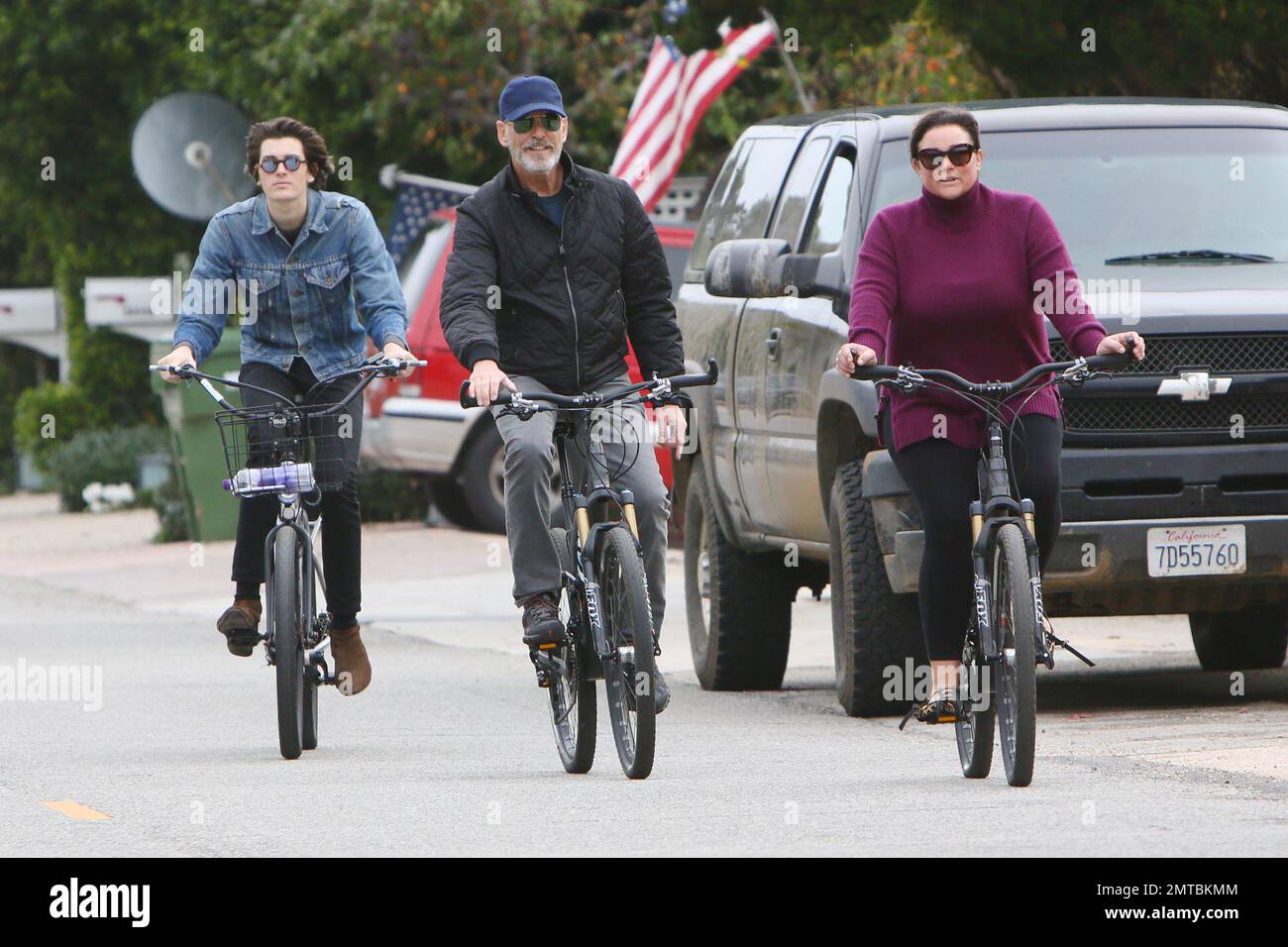 Pierce Brosnan, wife Keely Shaye Smith and son Dylan Brosnan out for a bike ride in Malibu. Los Angeles, CA. 19th January 2016. Stock Photo