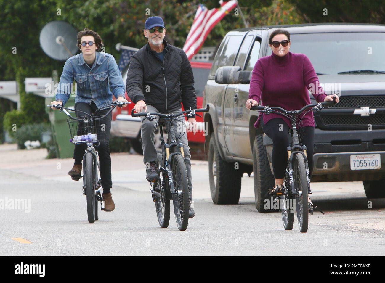 Pierce Brosnan, wife Keely Shaye Smith and son Dylan Brosnan out for a bike ride in Malibu. Los Angeles, CA. 19th January 2016. Stock Photo