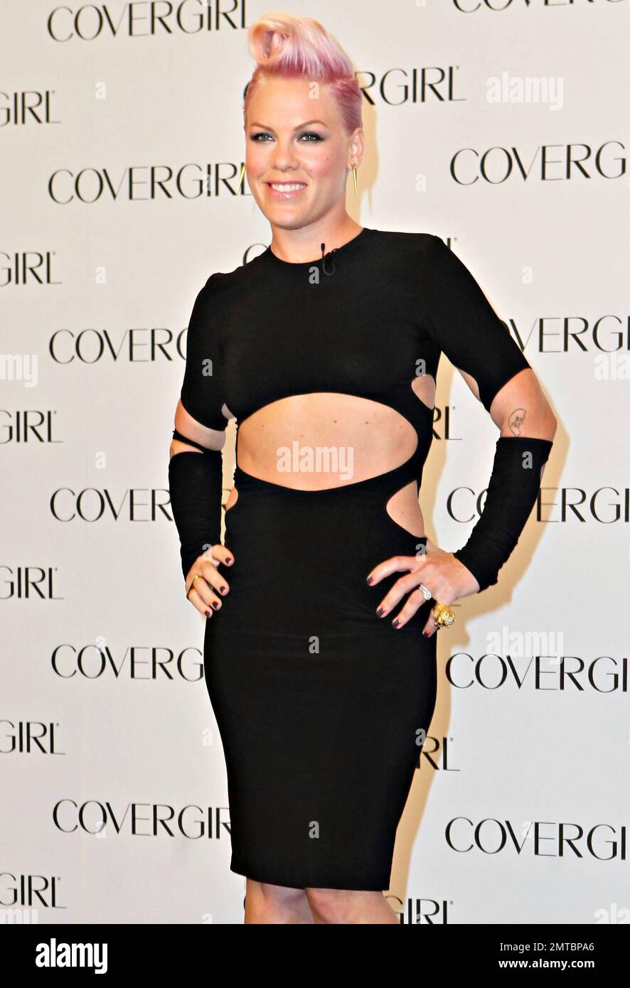 Covergirl new face hires stock photography and images Alamy