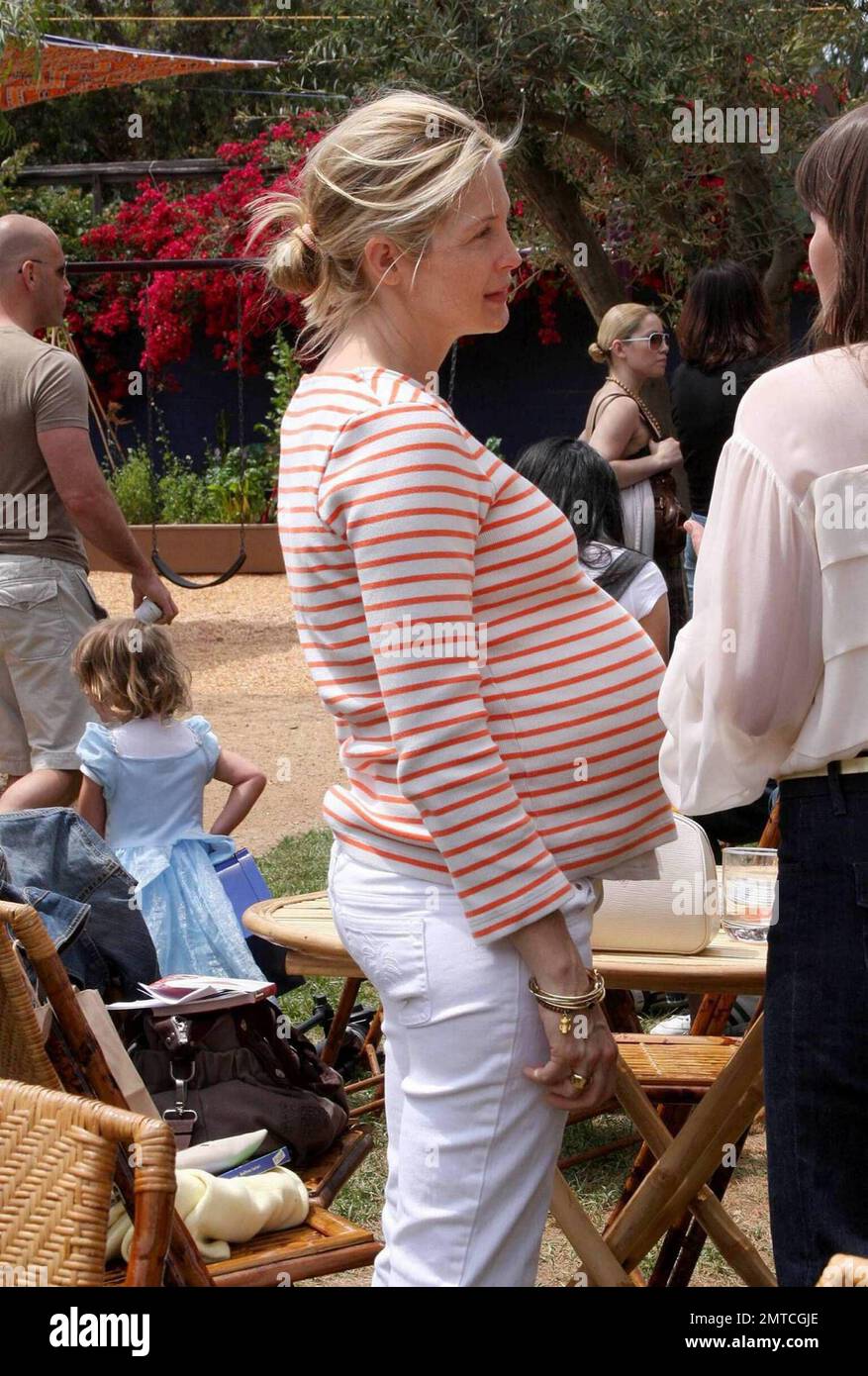 Kelly rutherford and daniel giersch hi-res stock photography and images -  Alamy