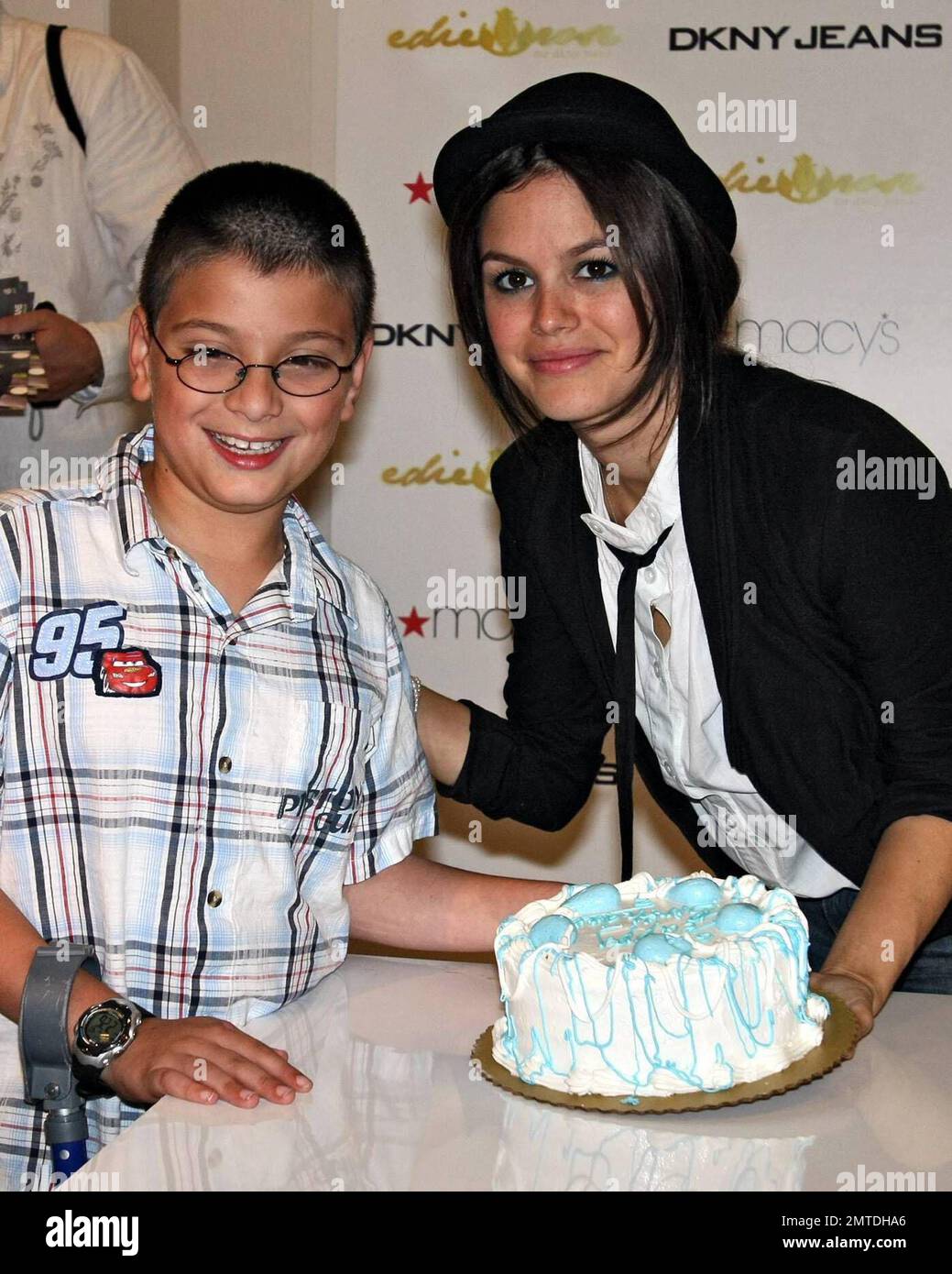 "The O.C." star Rachel Bilson launches her new clothing collection Edie