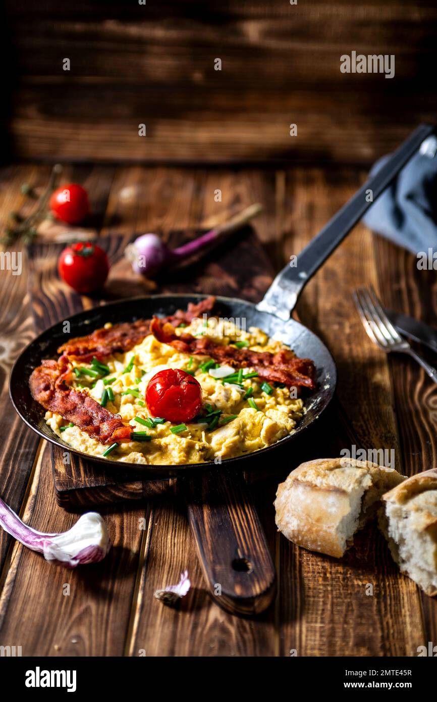 Ruhrei in der pfanne hi-res stock photography and images - Alamy Ruhrei in der pfanne hi-res stock photography and images - Alamy