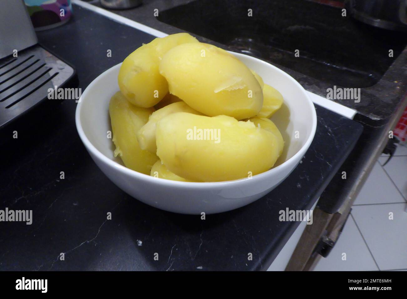 Gold kartoffeln hi-res stock photography and images - Alamy