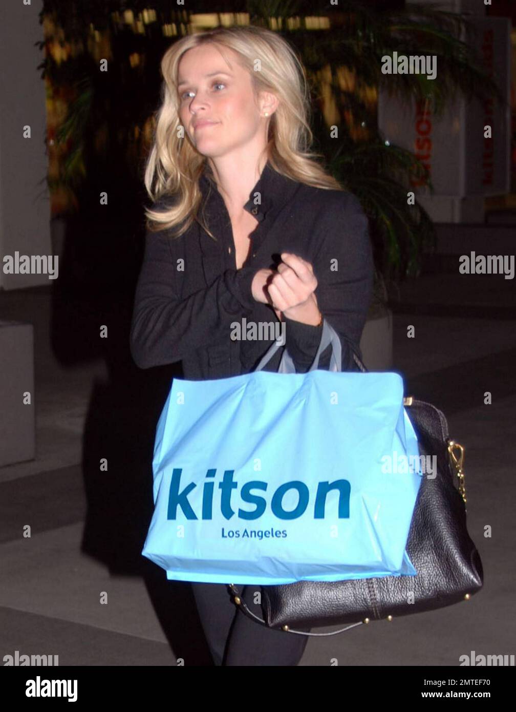 exclusive-reese-witherspoon-dressed-head-to-toe-in-black-does-some