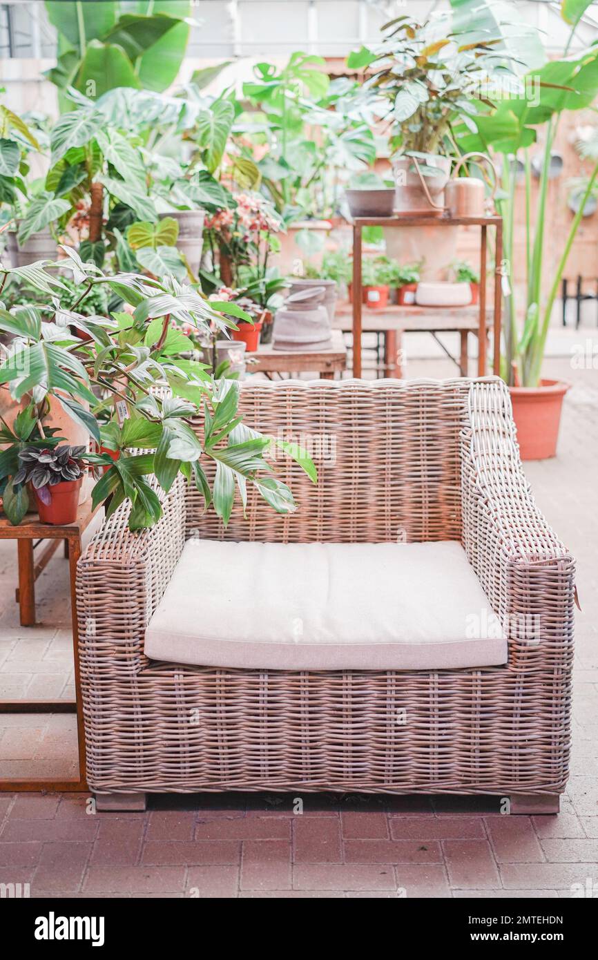 Shopping at a garden centre hi-res stock photography and images - Alamy