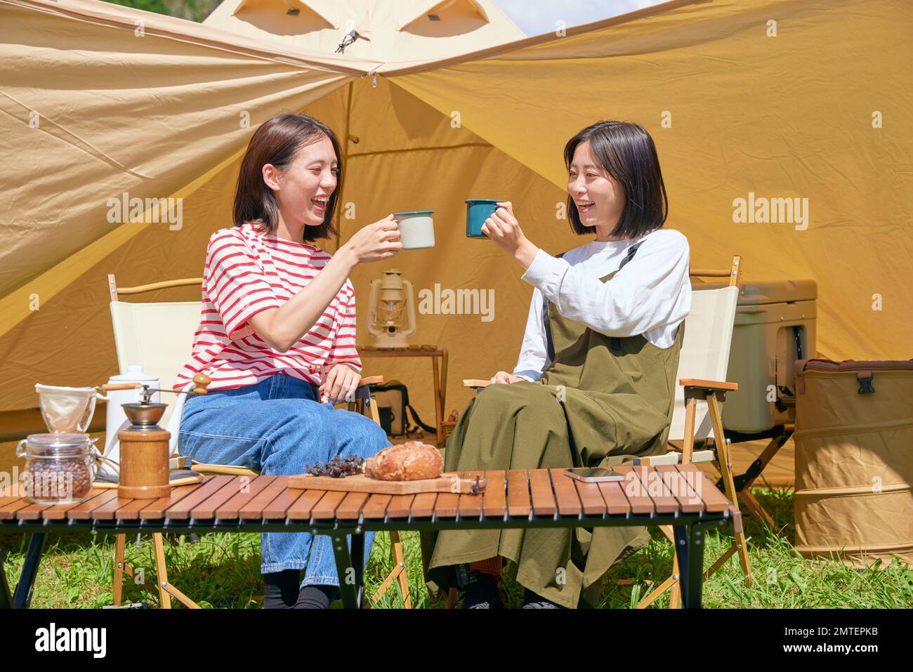 Two unknown japanese women hi-res stock photography and images - Alamy