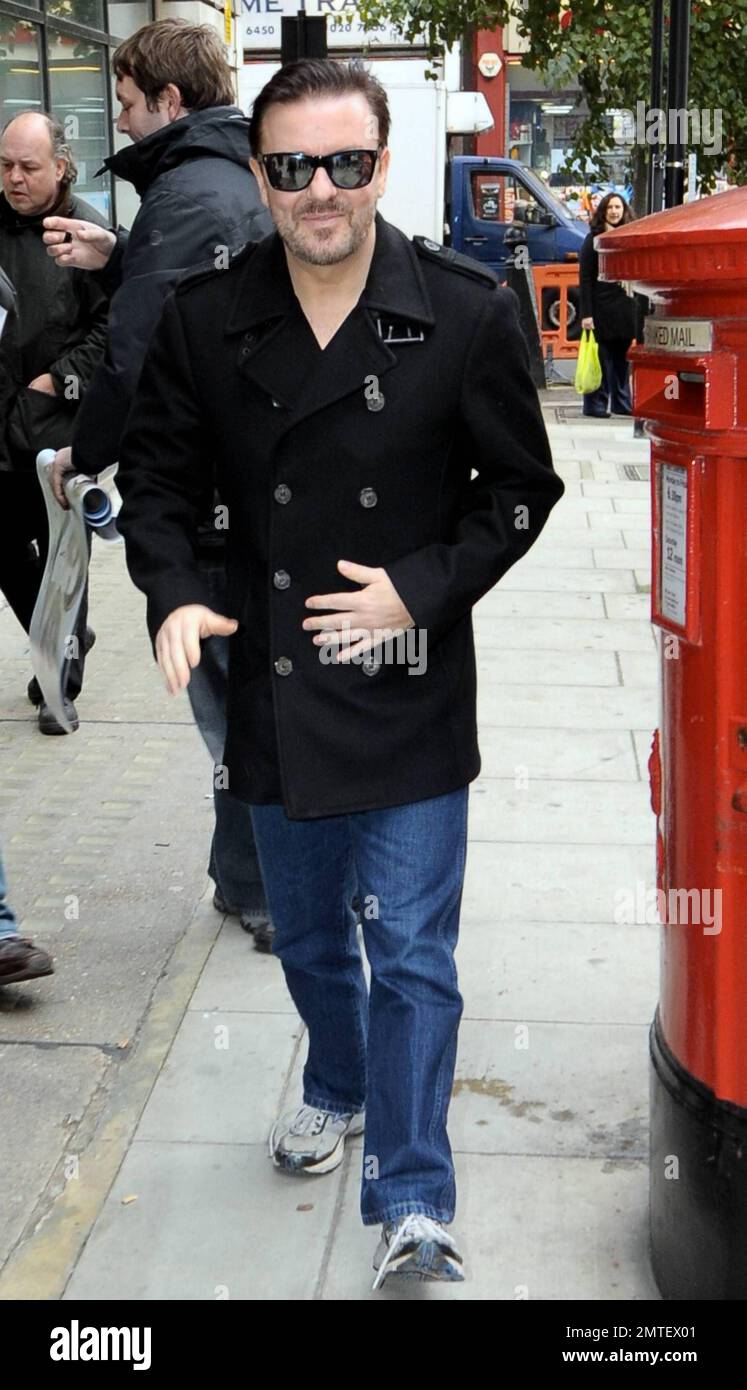 Heading bbc radio hi-res stock photography and images - Alamy