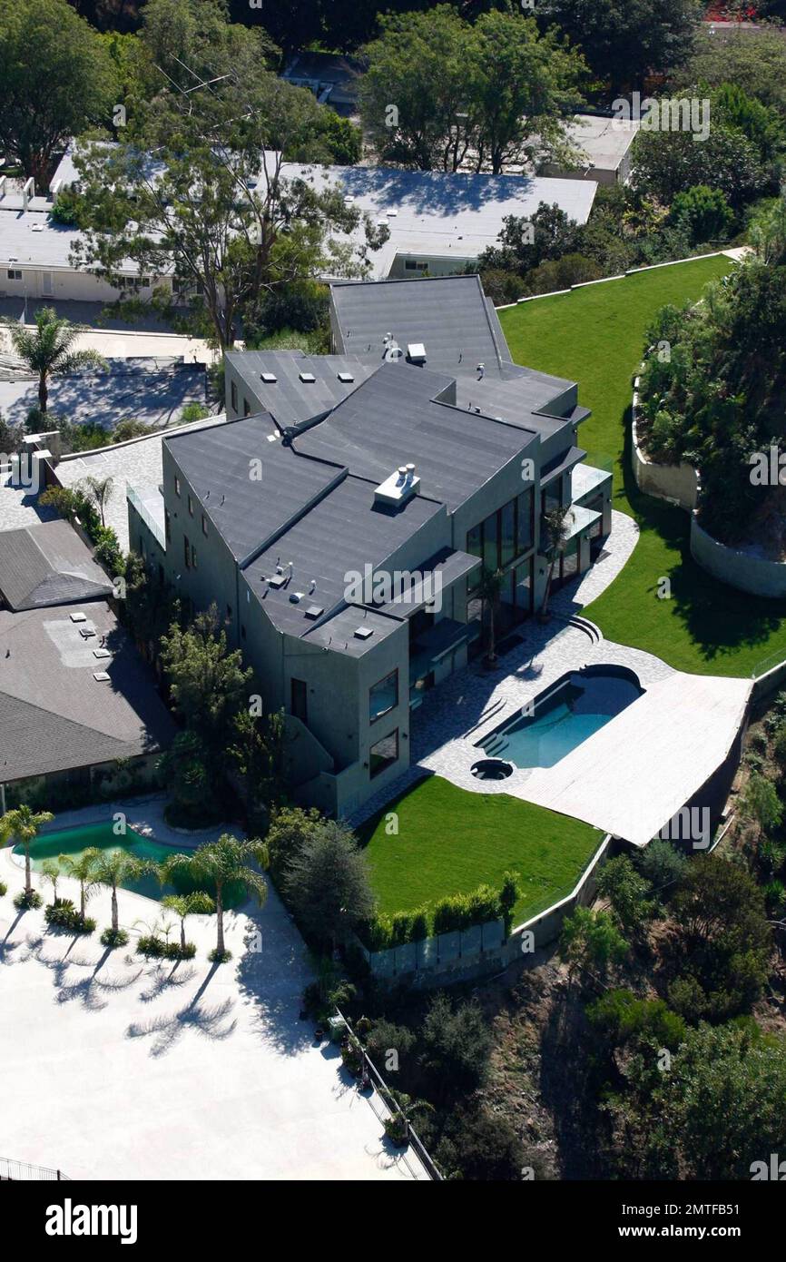 https://c8.alamy.com/comp/2MTFB51/exclusive!!-this-is-rihannas-new-home-that-the-songstress-purchased-earlier-this-year-following-her-breakup-with-chris-brown-the-home-was-listed-for-sale-at-9995-million-and-boasts-8-bedrooms-10-bathrooms-and-more-than-10000-square-feet-on-living-space-the-gated-home-sits-on-a-private-knoll-with-spectacular-270-degree-views-of-the-city-and-has-a-sauna-steam-room-library-a-gourmet-kitchen-and-a-home-theater-outdoors-there-is-a-pool-and-spa-and-multiple-balconies-los-angeles-ca-11309-2MTFB51.jpg