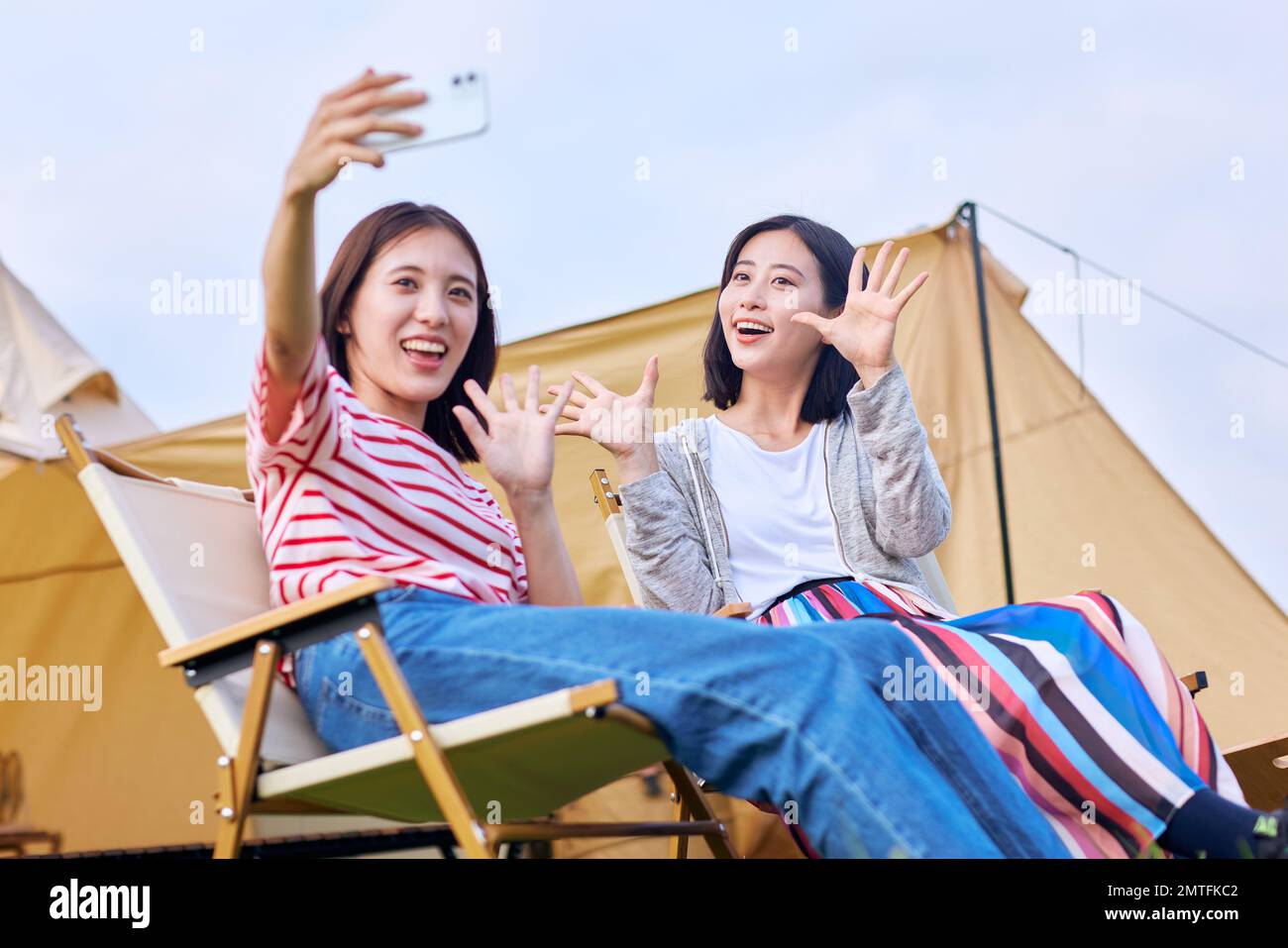 Two unknown japanese women hi-res stock photography and images - Alamy