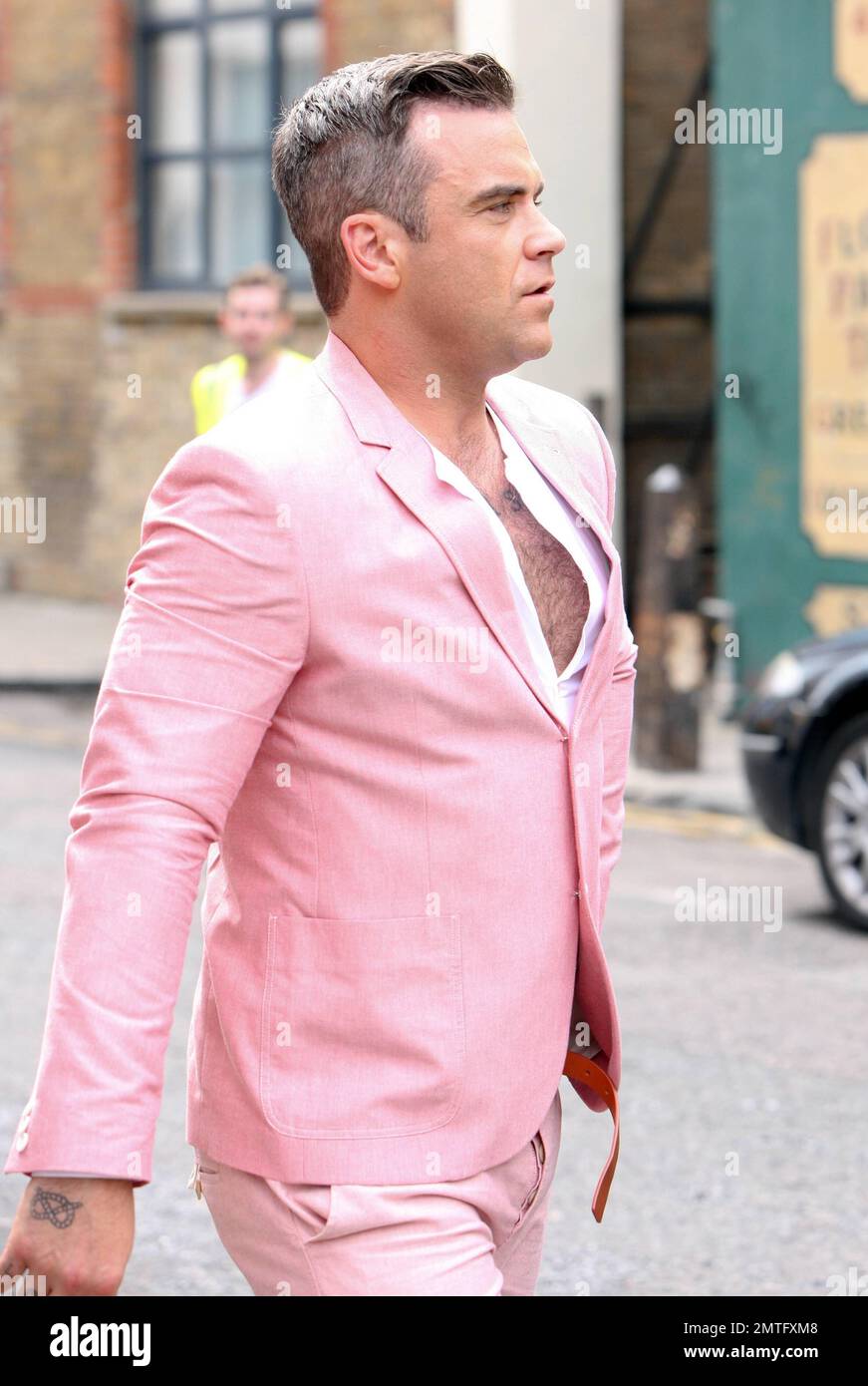 Robbie williams music video hi-res stock photography and images - Alamy
