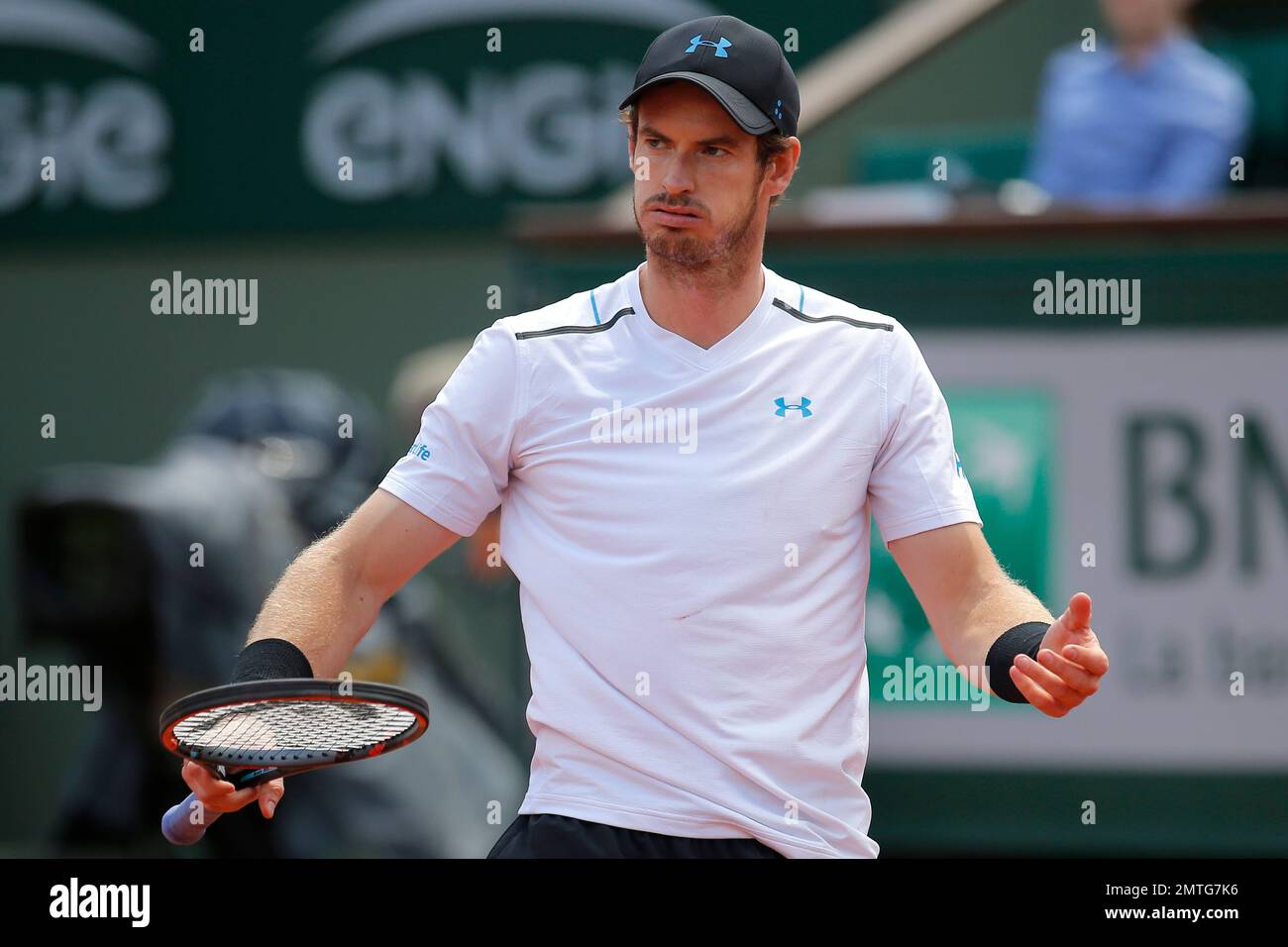 Britain's Andy Murray reacts as he plays Switzerland's Stan Wawrinka during  their semifinal match of the French Open tennis tournament at the Roland  Garros stadium, Friday, June 9, 2017 in Paris. (AP