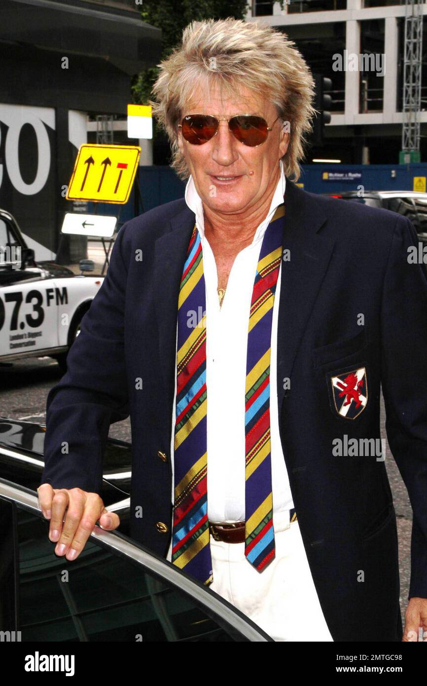 EXCLUSIVE!! Legendary pop rock singer Rod Stewart stops by at world  renowned hair stylist Daniel Galvin's salon to get his hair cut. Stewart,  who is set to become the father of his